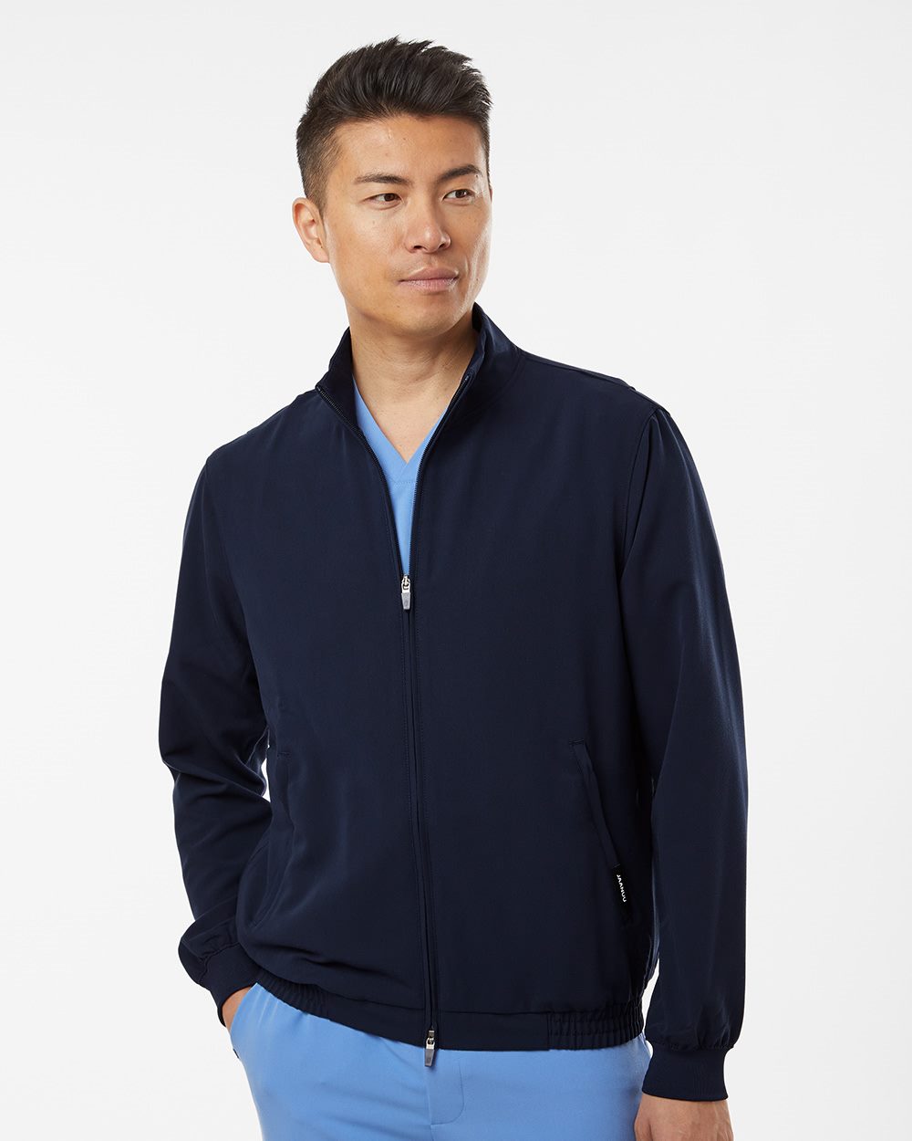Jaanuu M60001-US Jaanuu M60001 - Men's Wolfe Everyday Full-Zip 6-Pocket Scrub Jacket pour impression personnalisée à Montréal